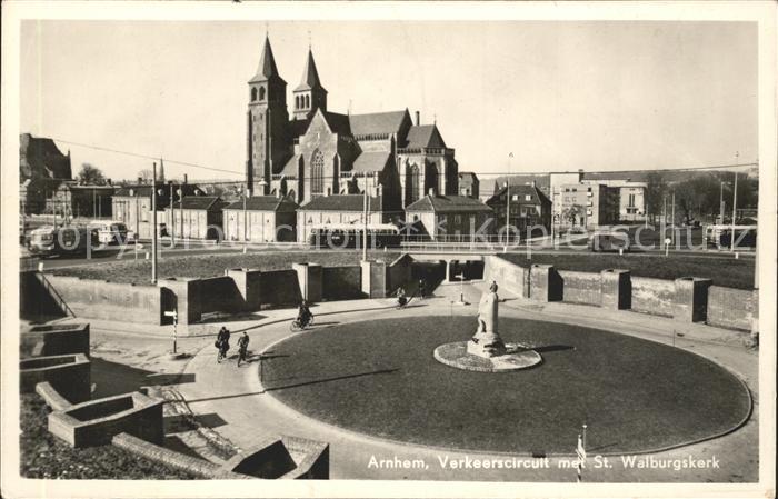 Arnhem Verkeerscircuit met St Walburgskerk Denkmal