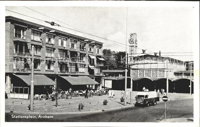 Arnhem Stationsplein Bahnhofsplatz