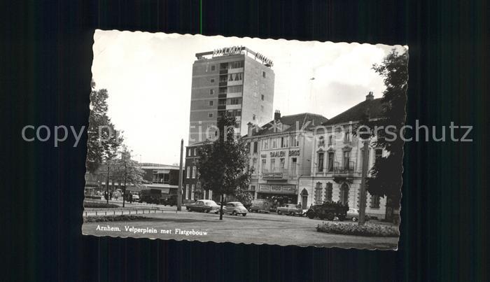 Arnhem Velperplein met Flatgebouw