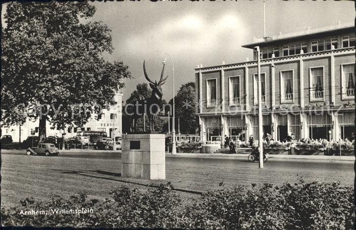 Arnhem Willemsplein met het Hert van Pompon Hirsch Skulptur