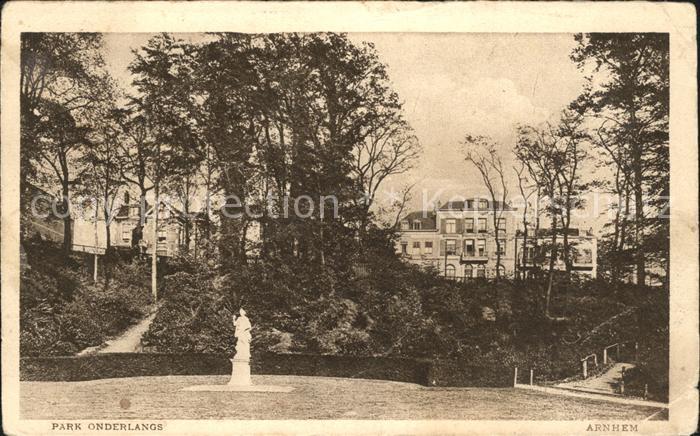 Arnhem Park Onderlangs Monument Statue
