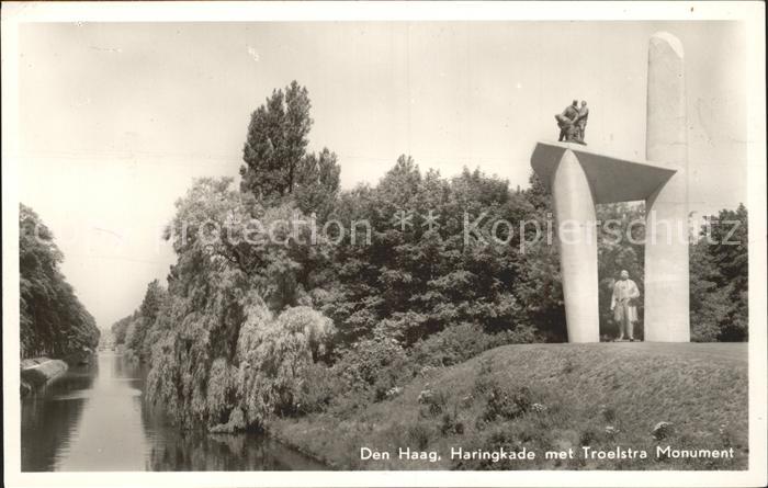 Den Haag Haringkade met Troelstra Monument