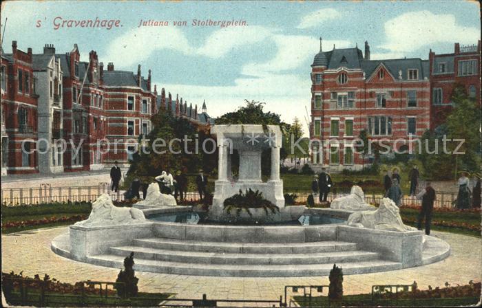 s-Gravenhage Juliana van Stolbergplein Brunnen Loewenskulptur