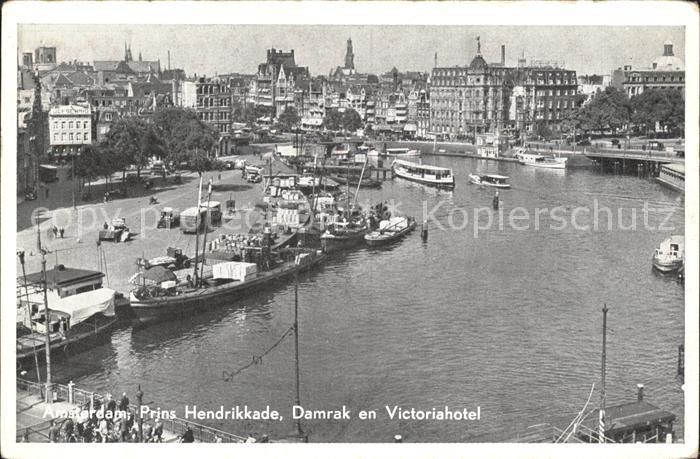 Amsterdam Niederlande Prins Hendrikkade Damrak en Victoriahotel Schiff