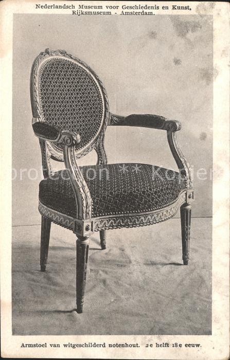 Amsterdam Niederlande Rijksmuseum Armstoel van witgeschilderd notenhout 18e eeuw