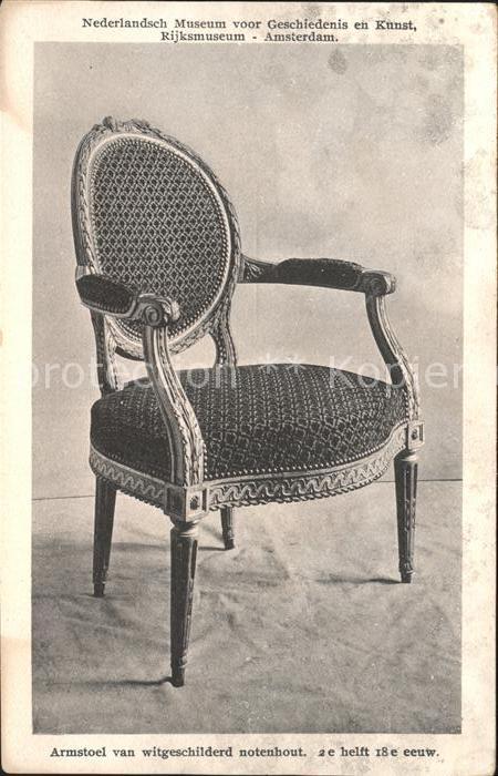Amsterdam Niederlande Rijksmuseum Armstoel van witgeschilderd notenhout 18e eeuw