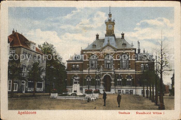 Apeldoorn Stadhuis Standbeeld Willem