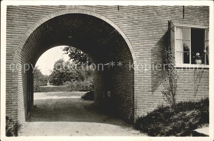 Bennekom Huize De Born Kijkje door poort