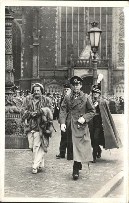 Adel Niederlande Koenigin Juliana Prinz Bernhard Nieuwjaarsreceptie Paleis Amste