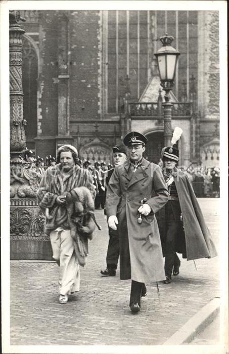 Adel Niederlande Koenigin Juliana Prinz Bernhard Nieuwjaarsreceptie Paleis Amste