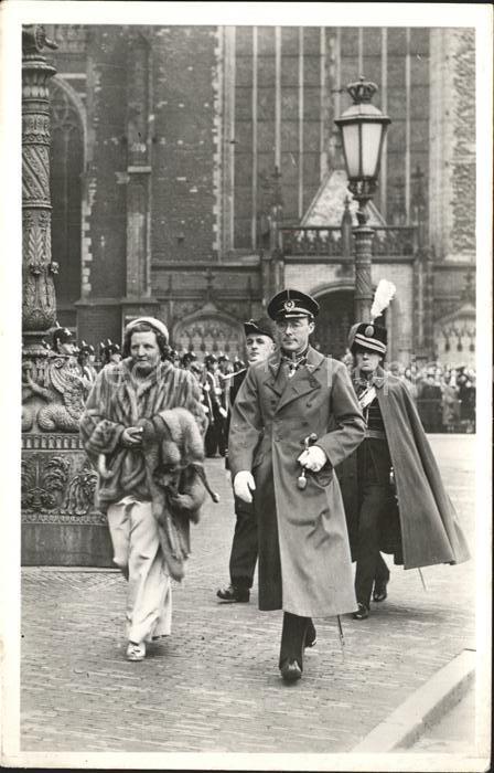 Adel Niederlande Koenigin Juliana Prinz Bernhard Nieuwjaarsreceptie Paleis Amste