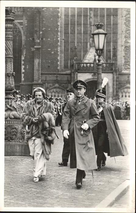 Adel Niederlande Koenigin Juliana Prinz Bernhard Nieuwjaarsreceptie Paleis Amste