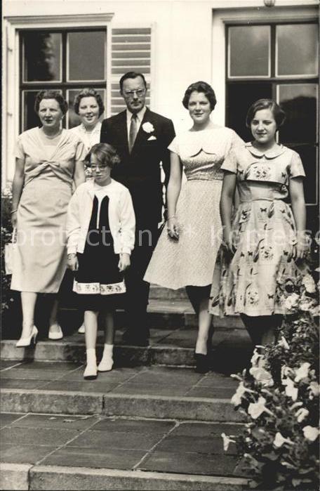 Adel Niederlande Koenigin Juliana Prinz Bernhard Prinzessinen Beatrix Irene Marg