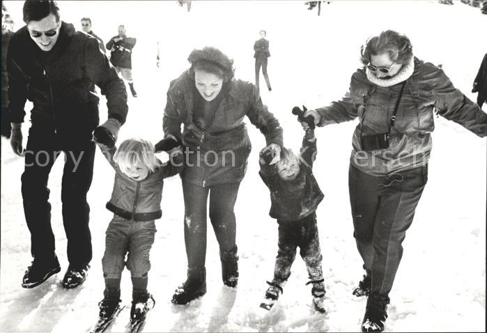 Adel Niederlande Koenigin Juliana Prinzessin Beatrix Prinz Claus Prinzen Schlitt