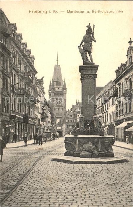 Freiburg Breisgau Martinstor und Bertoldsbrunnen