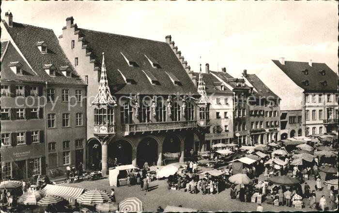 Freiburg Breisgau Markt mit historischem Kaufhaus