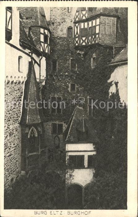 Muenstermaifeld Burg Eltz Burghof