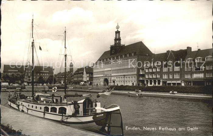 Emden Ostfriesland Neues Rathaus am Delft Fischkutter