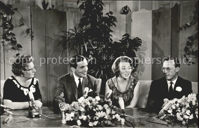 Adel Niederlande Televisie uitzending Verlobung Prinzessin Beatrix Claus von Ams