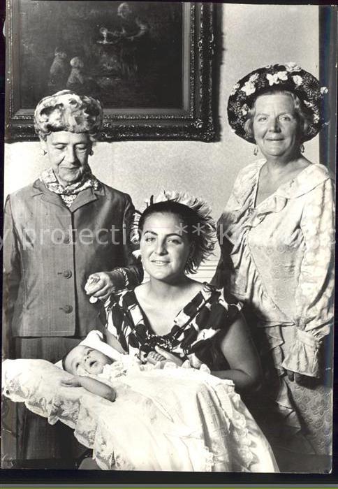 Adel Niederlande Taufe Prinz Maurits Prinzessin Margriet Koenigin Juliana