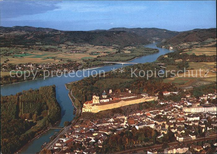 Melk Donau Stift Melk Schloss Kloster Schoenbuehel Fliegeraufnahme