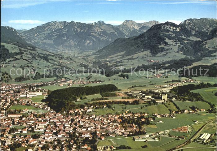 Sonthofen Oberallgaeu mit Allgaeuer Alpen Fliegeraufnahme