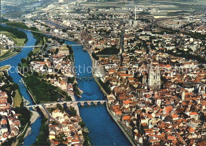 REGENSBURG Bayern 2000jaehrige Stadt an der Donau Fliegeraufnahme