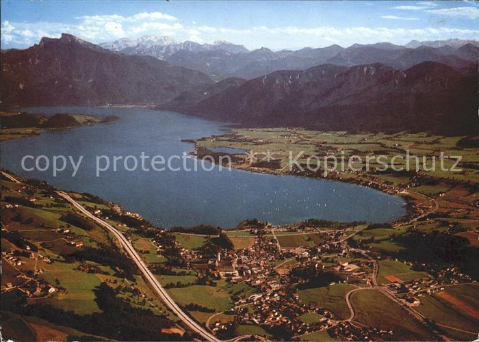 Mondsee Salzkammergut mit Schafberg Hoher Dachstein Alpenpanorama Fliegeraufnahm