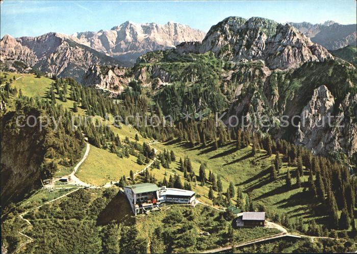 Schwangau Tegelbergbahn Bergstation Blick auf Zugspitze und Straussberg Fliegera