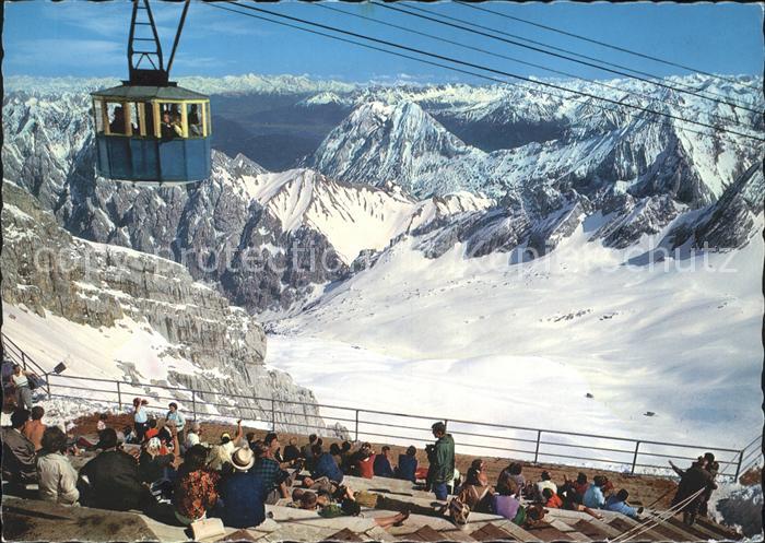 Zugspitze Gipfelterrasse gegen Inntal Seilbahn