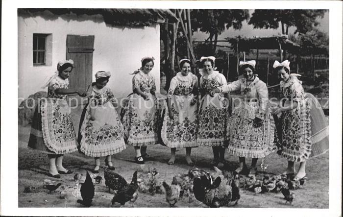 Ungarn Junge Frauen aus Kalocsa in Tracht