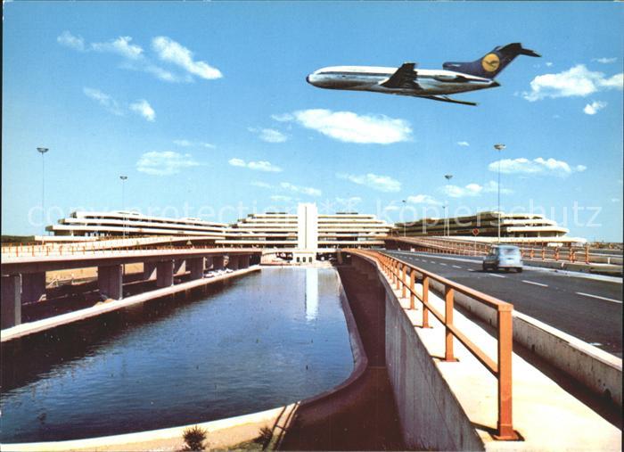 Koeln Rhein Flughafen Koeln/Bonn Abfertigungsgebaeude Flugzeug