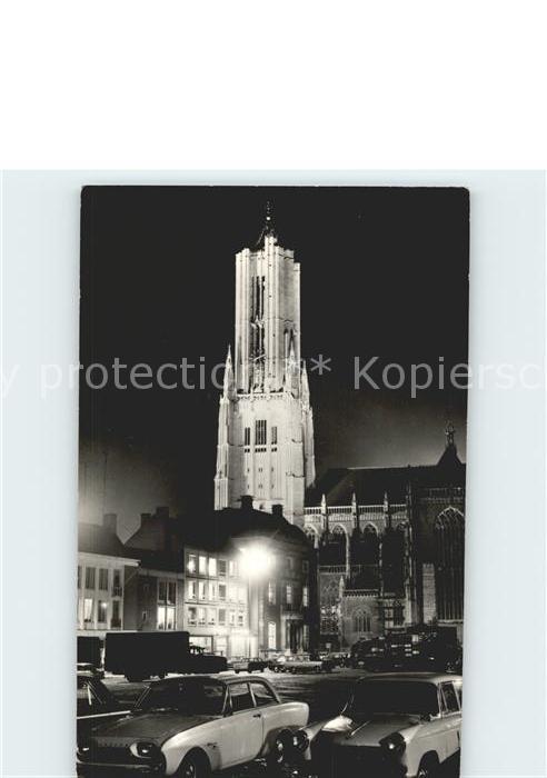 Niederlande Kirche bei Nacht Autos