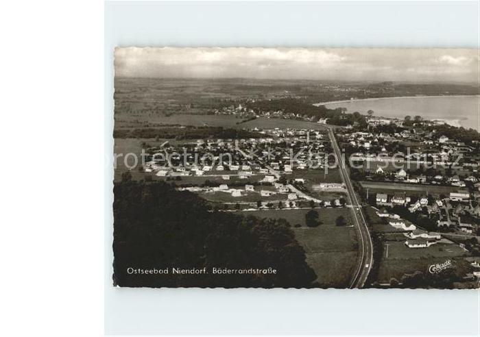 Niendorf Ostseebad Fliegeraufnahme Baederrandstrasse