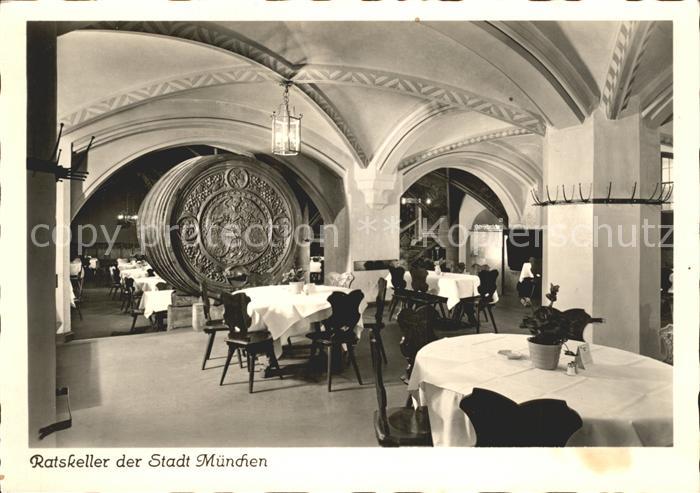 Muenchen Bayern Ratskeller innen Restaurant