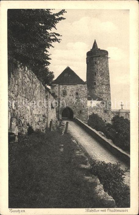 Bautzen Sachsen Muehltor mit Stadtmauer
