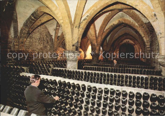 Arbois Cave historique de la Reine Jeanne pour des Grand Vins Henri Maire