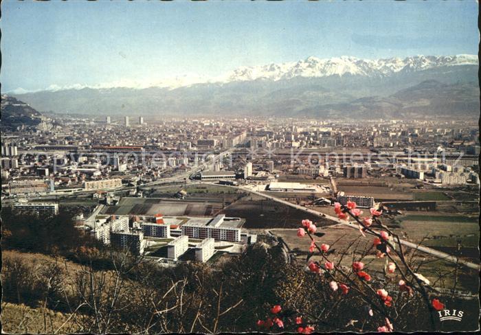 Grenoble Vue generale au fond la chaine de Belledonne