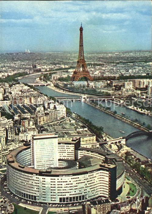 Paris La Maison de la Radio La Seine et la Tour Eiffel