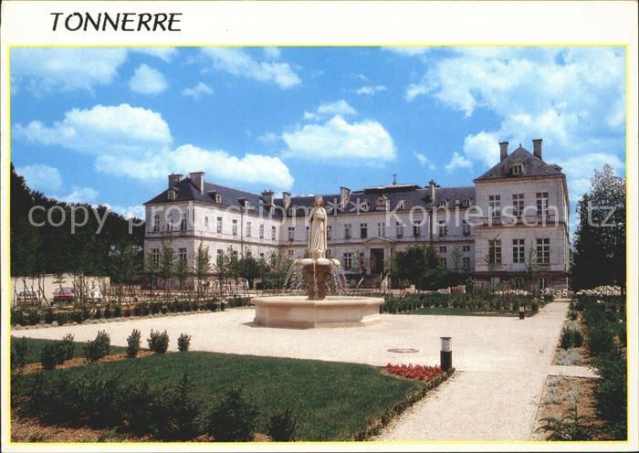 Tonnerre Place Magerite de Bourgogne