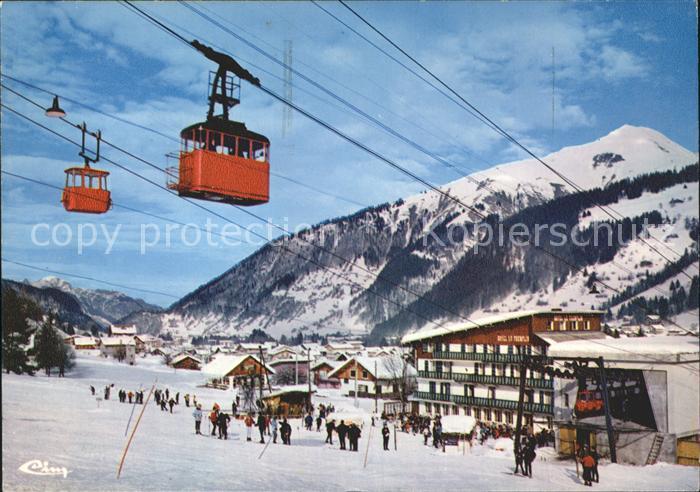 Morzine Telepherique et telecabine du Plenay Arrivee des pistes