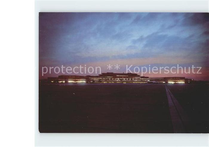 Koeln Rhein Flughafen Koeln Bonn bei Nacht