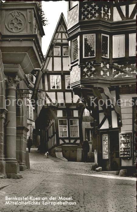 BERNKASTEL-KUES Berncastel Rheinland-Pfalz Spitzgiebelhaus