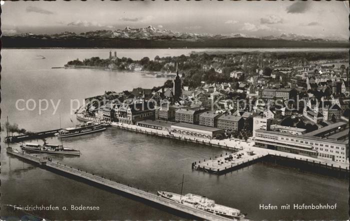 Friedrichshafen Bodensee Fliegeraufnahme Hafen mit Hafenbahnhof