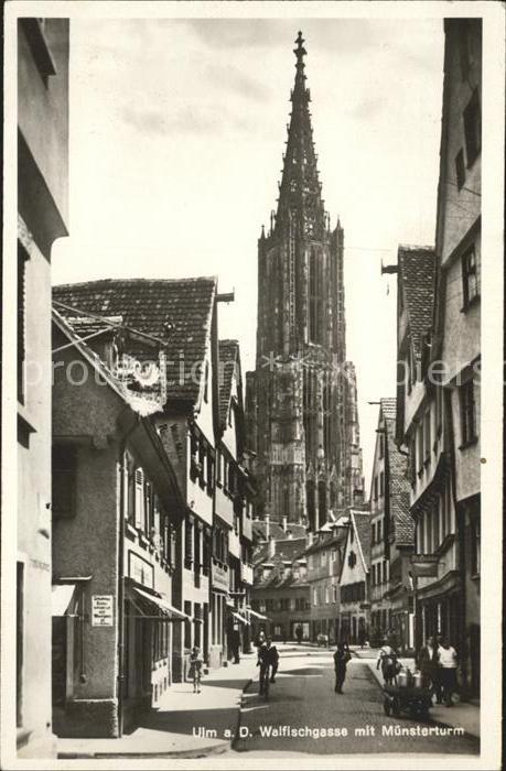 Ulm Donau Walfischgasse mit Muensterturm