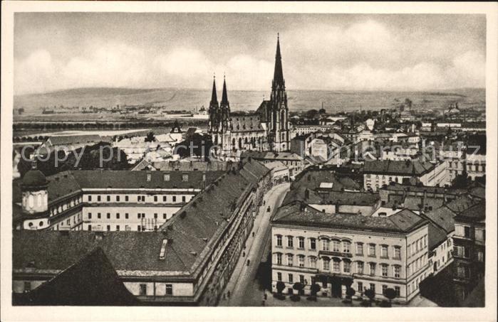 Olmuetz Olomouc Stadtbild mit Kirche