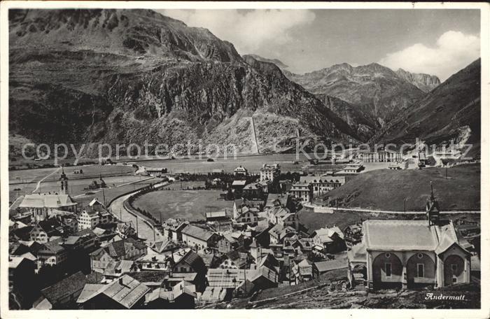 Andermatt Gesamtansicht mit Alpenpanorama