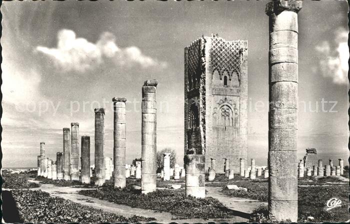 Rabat Marokko Tour Hassan au milieu des Ruines