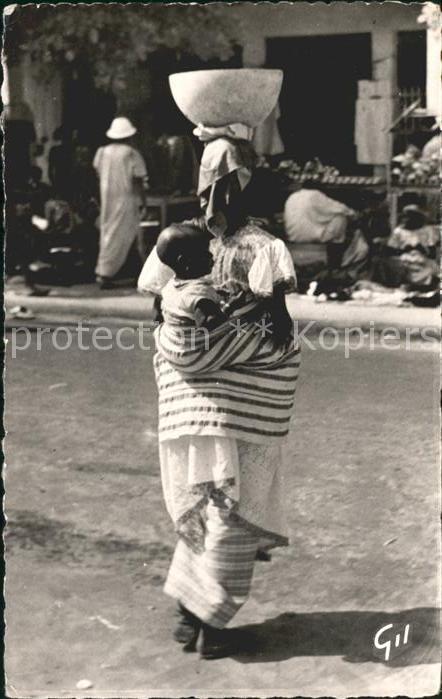 Dakar Indigene se rendant au Marche