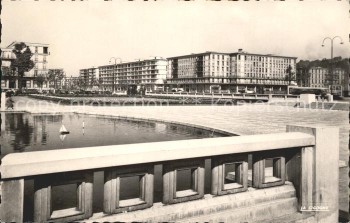 Le Havre Bassin du jardin Hotel de Ville